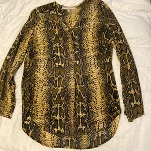 100% silk What goes around comes around v-neck blouse/tunic snake print-fits S/M